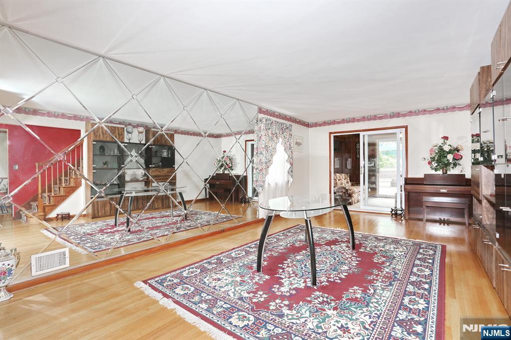8 Melman Terrace