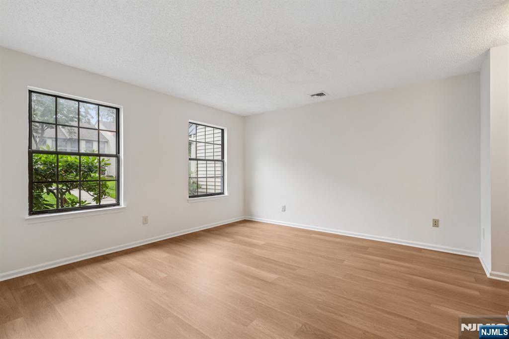 7 Eakens Court
