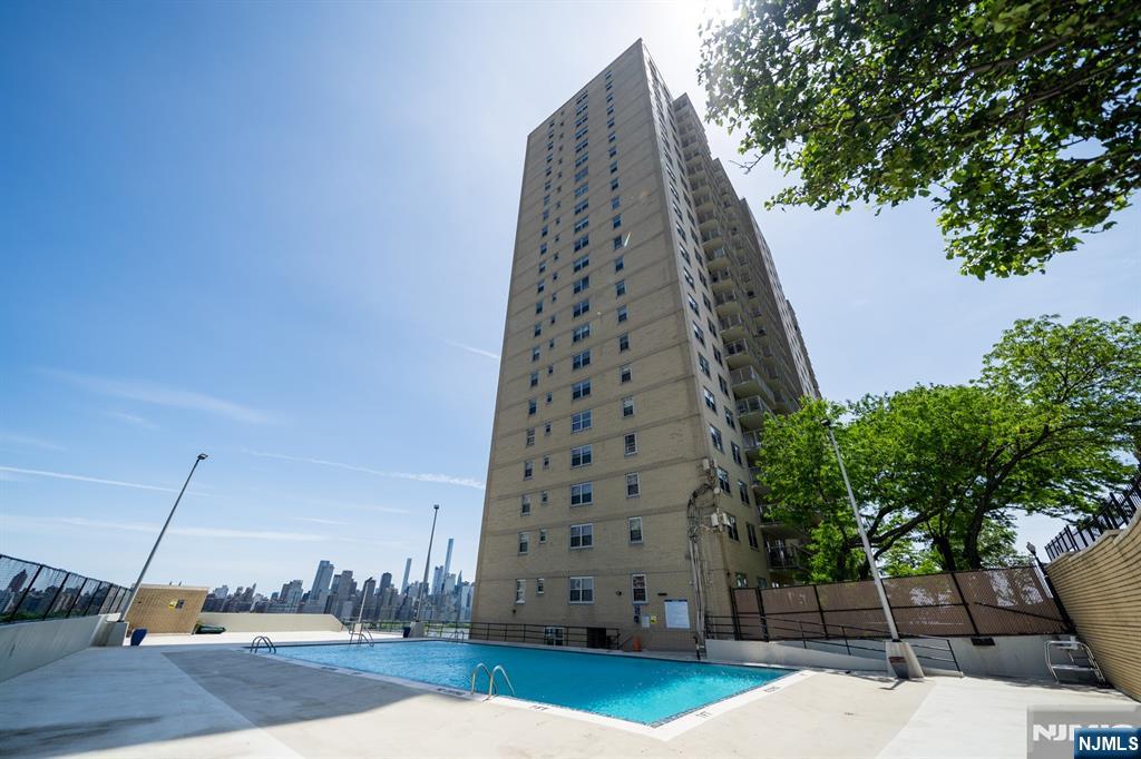 6600 E Boulevard East 23C-PH