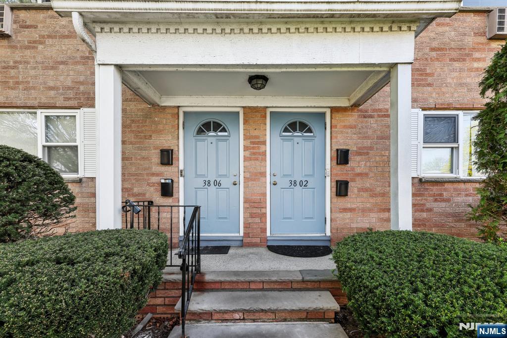 38-02 Dobrin Court 3802B