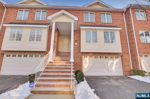 42 Skymark Court