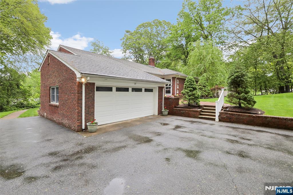 39 Chuckanutt Drive