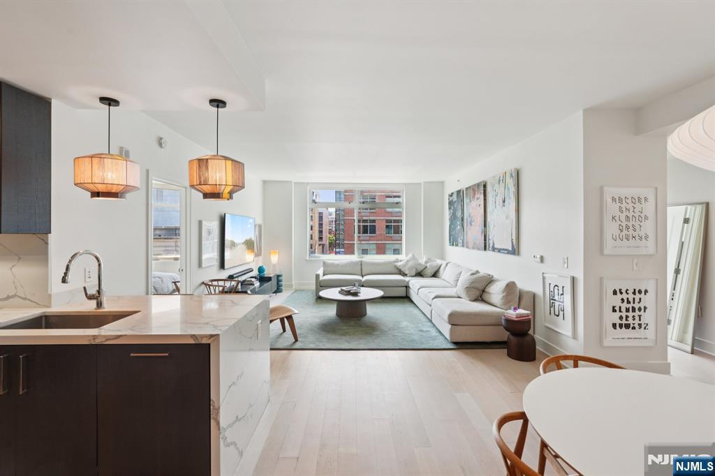 1400 Hudson Street 418