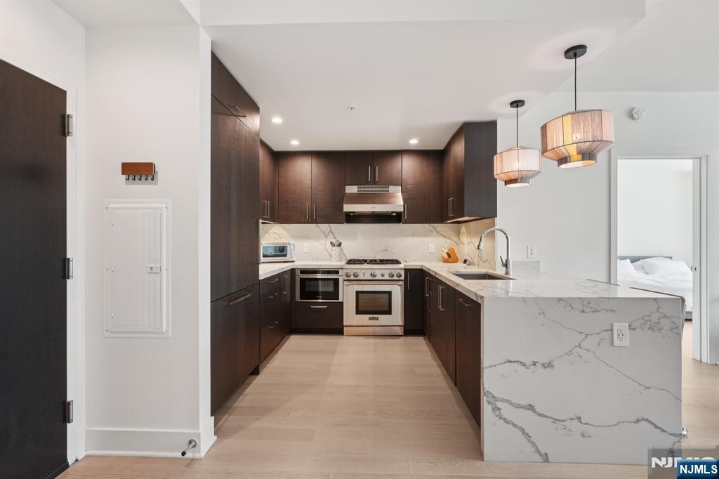 1400 Hudson Street 418