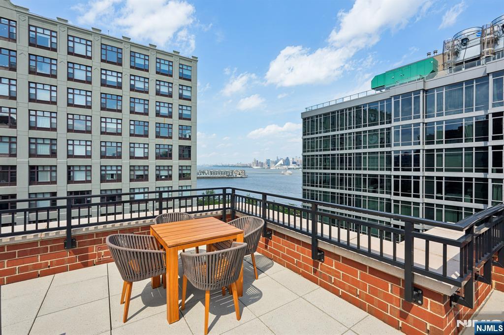 1400 Hudson Street 418