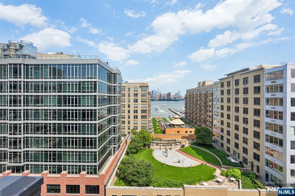 1400 Hudson Street 418