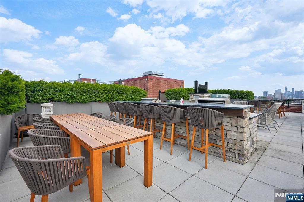 1400 Hudson Street 418