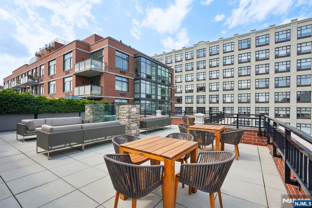 1400 Hudson Street 418