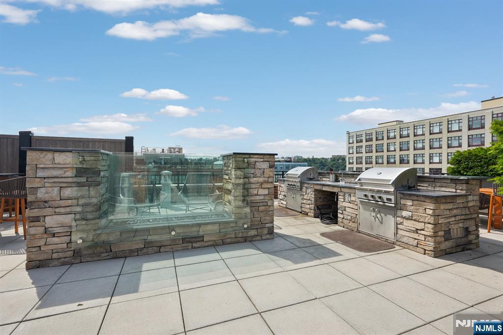 1400 Hudson Street 418