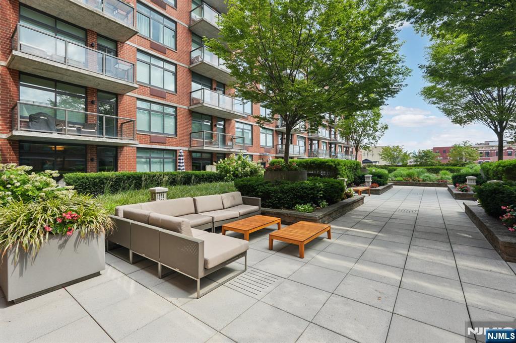1400 Hudson Street 418