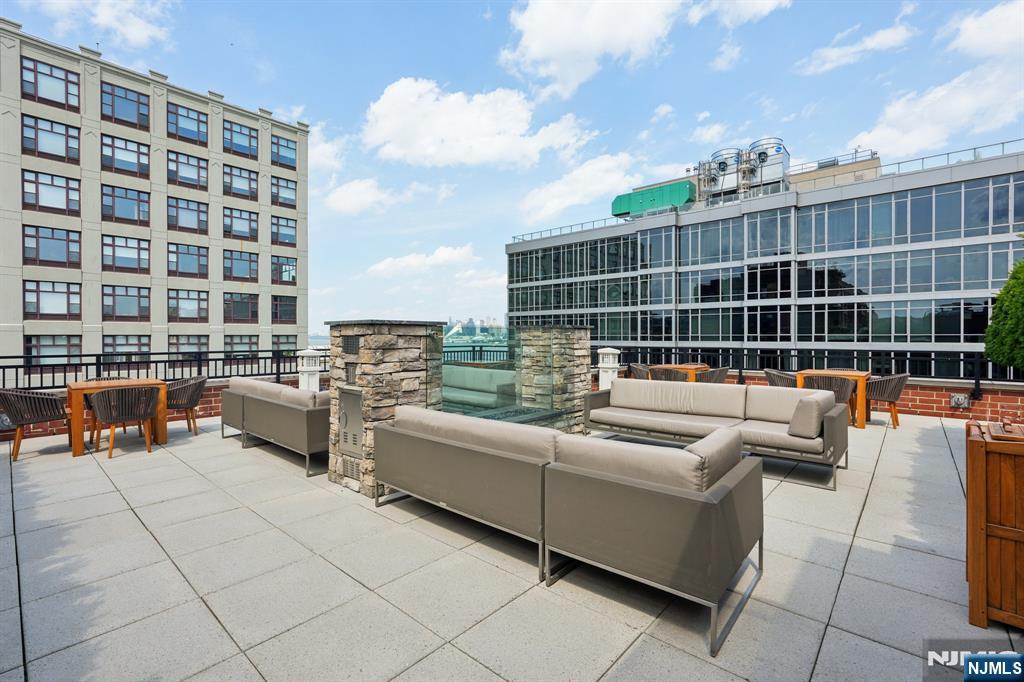 1400 Hudson Street 418