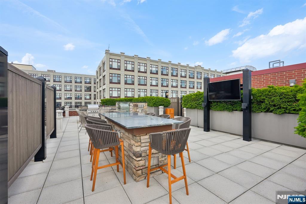 1400 Hudson Street 418