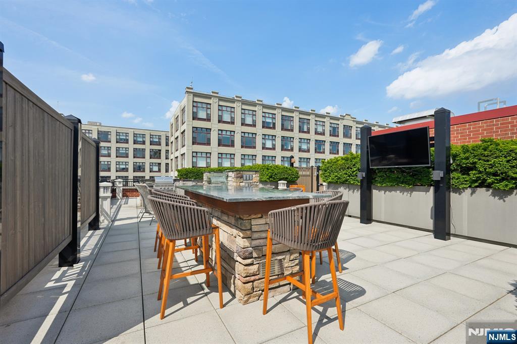 1400 Hudson Street 418