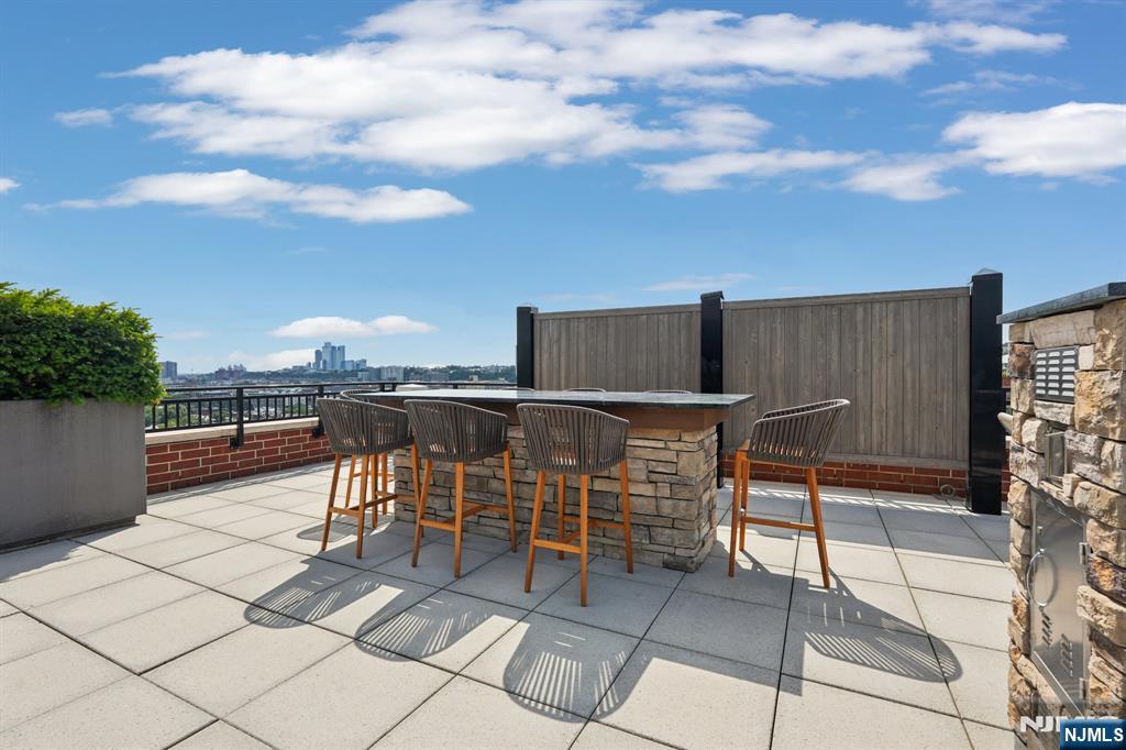 1400 Hudson Street 418