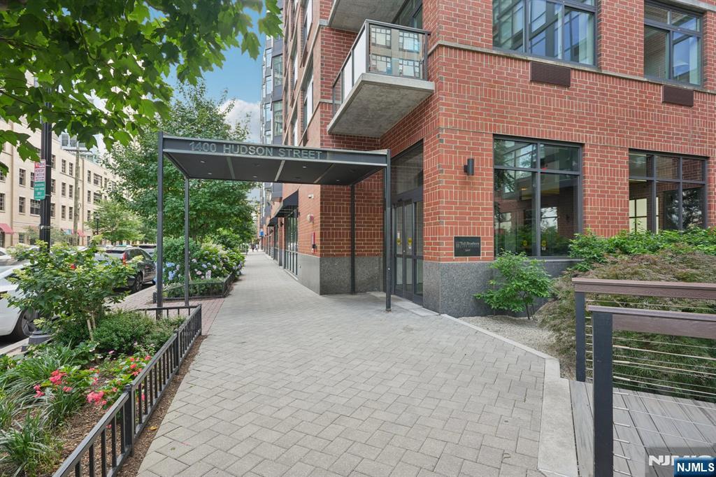 1400 Hudson Street 418