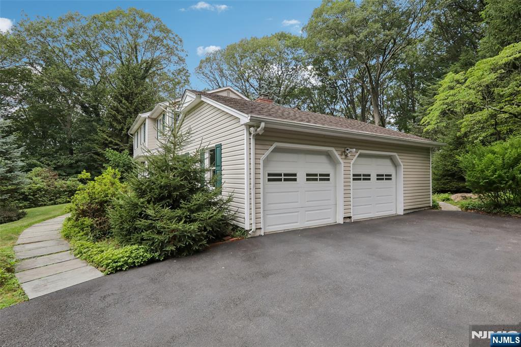 9 Arrowhead Road