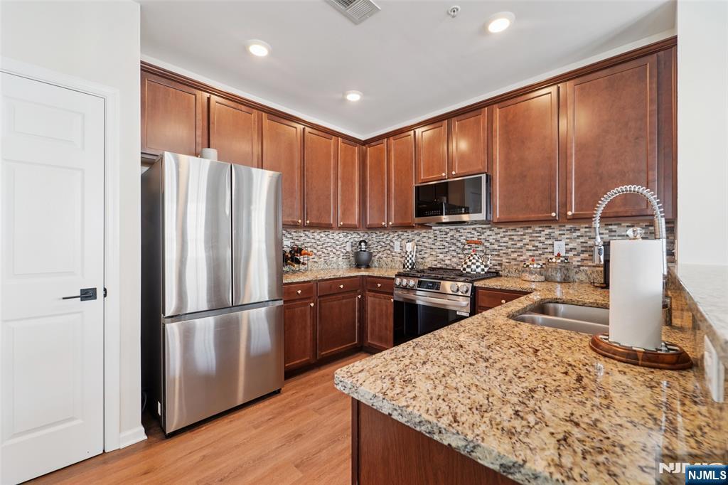 24 Jasmine Lane 1212