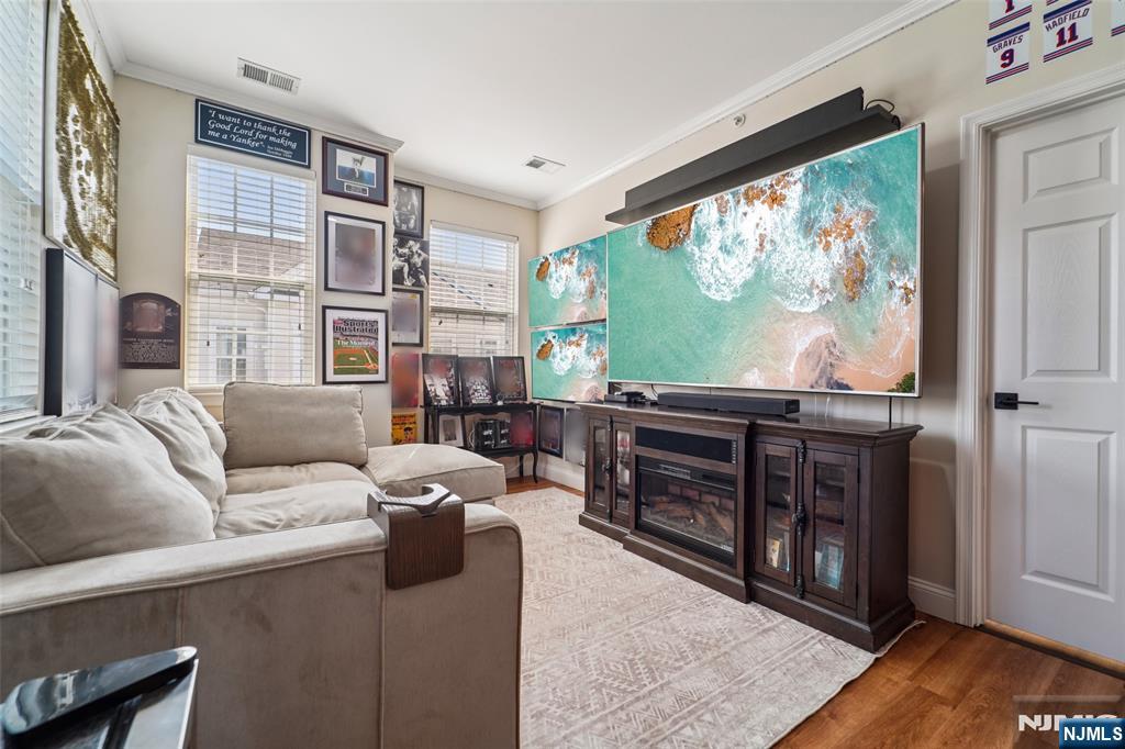 24 Jasmine Lane 1212
