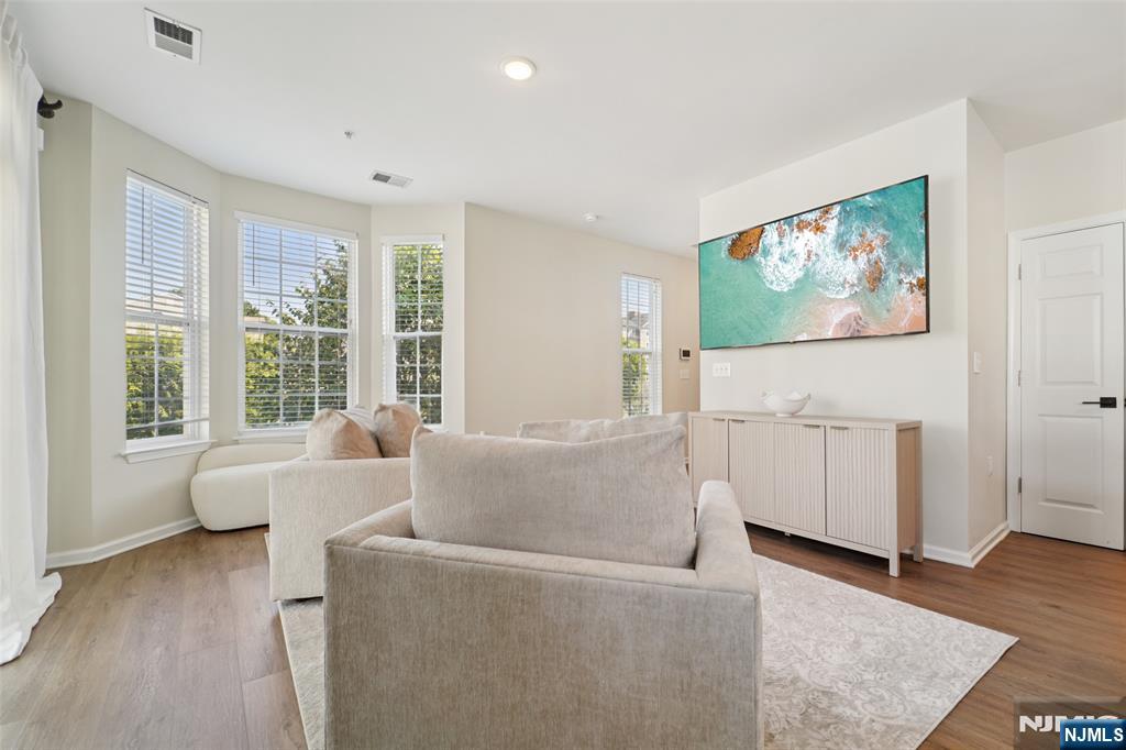 24 Jasmine Lane 1212