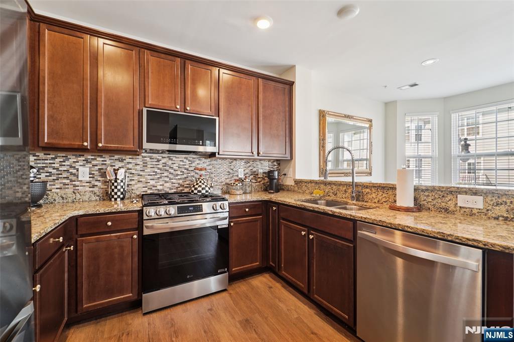 24 Jasmine Lane 1212