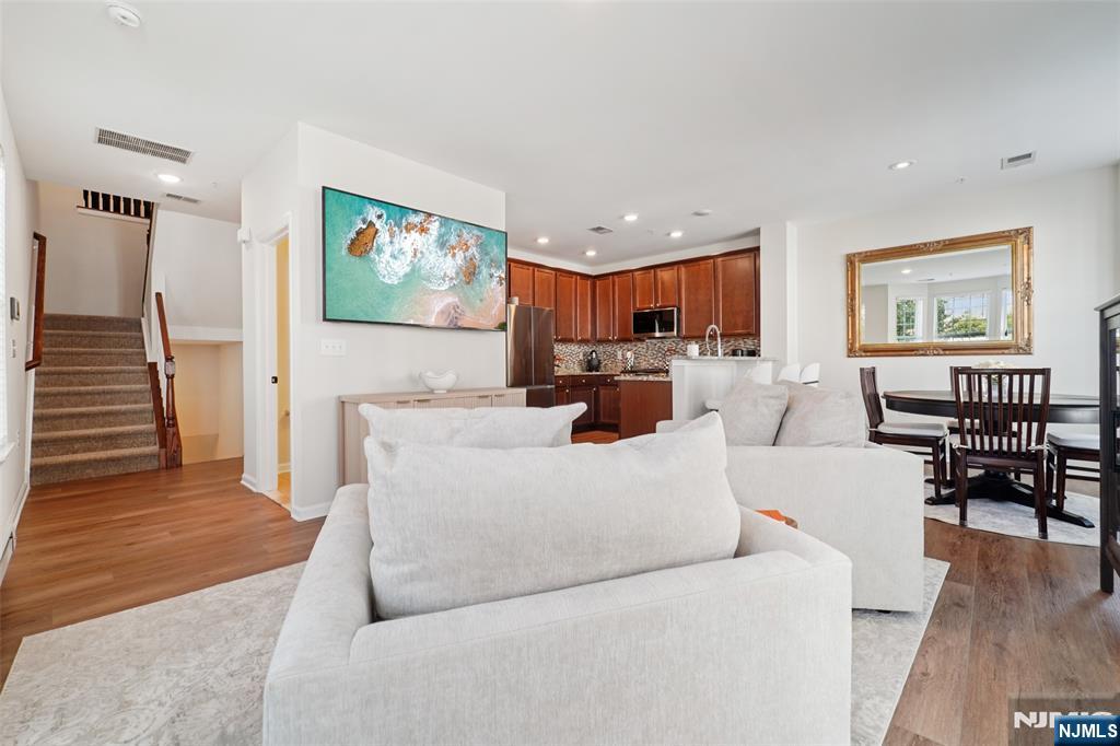 24 Jasmine Lane 1212