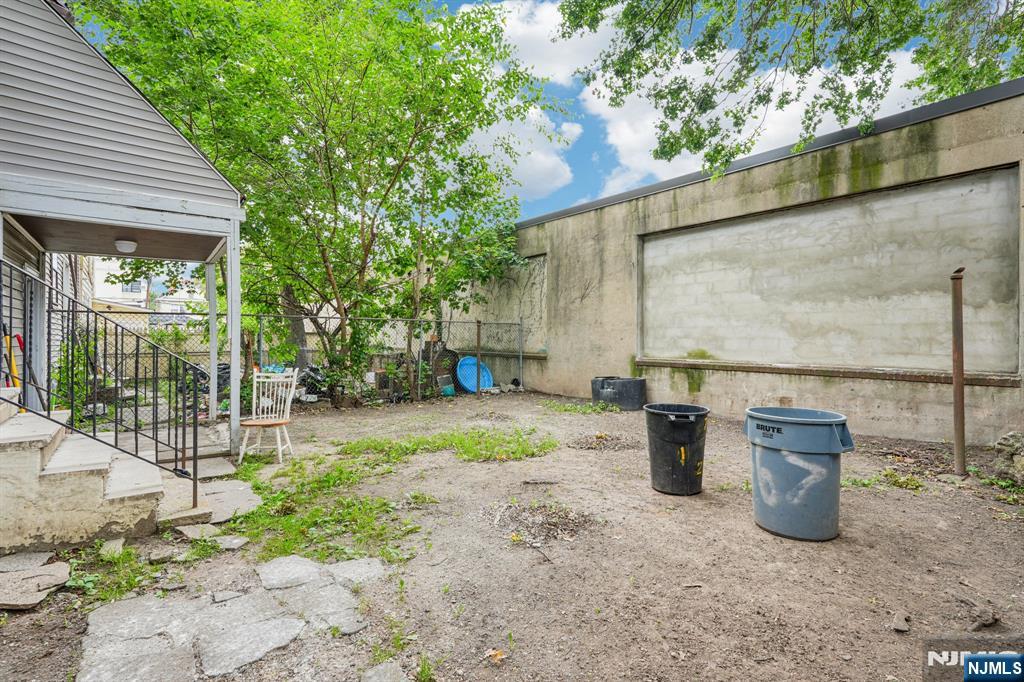 467 E 18th Street