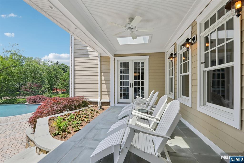 14 Upper Cross Road