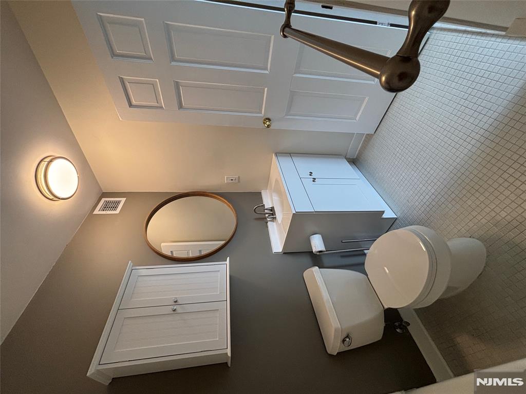 220 Main 202