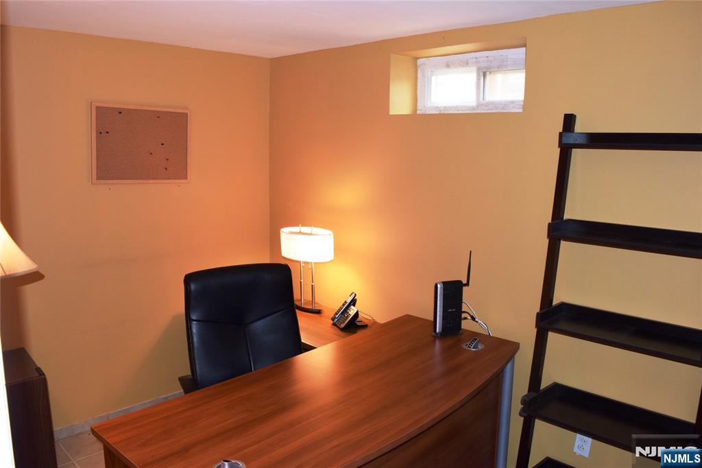 4-21 Summit Avenue