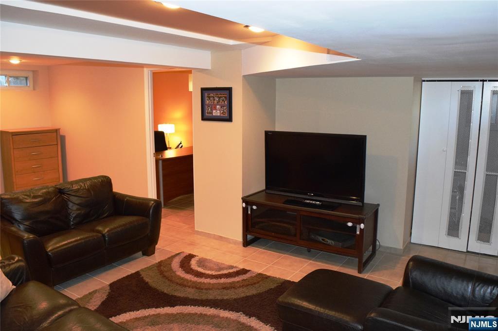 4-21 Summit Avenue