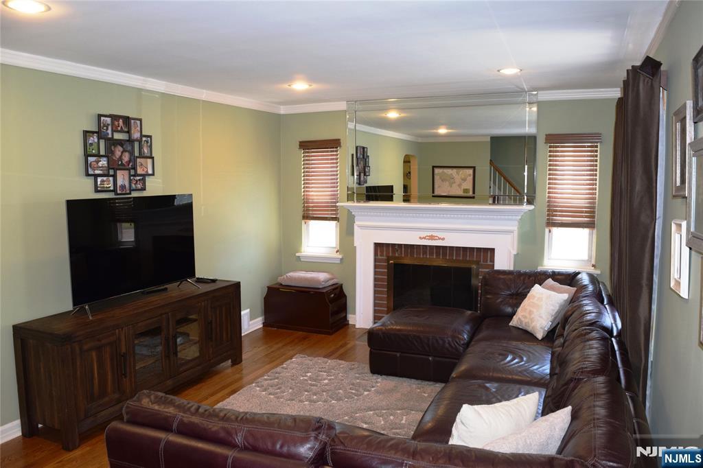 4-21 Summit Avenue
