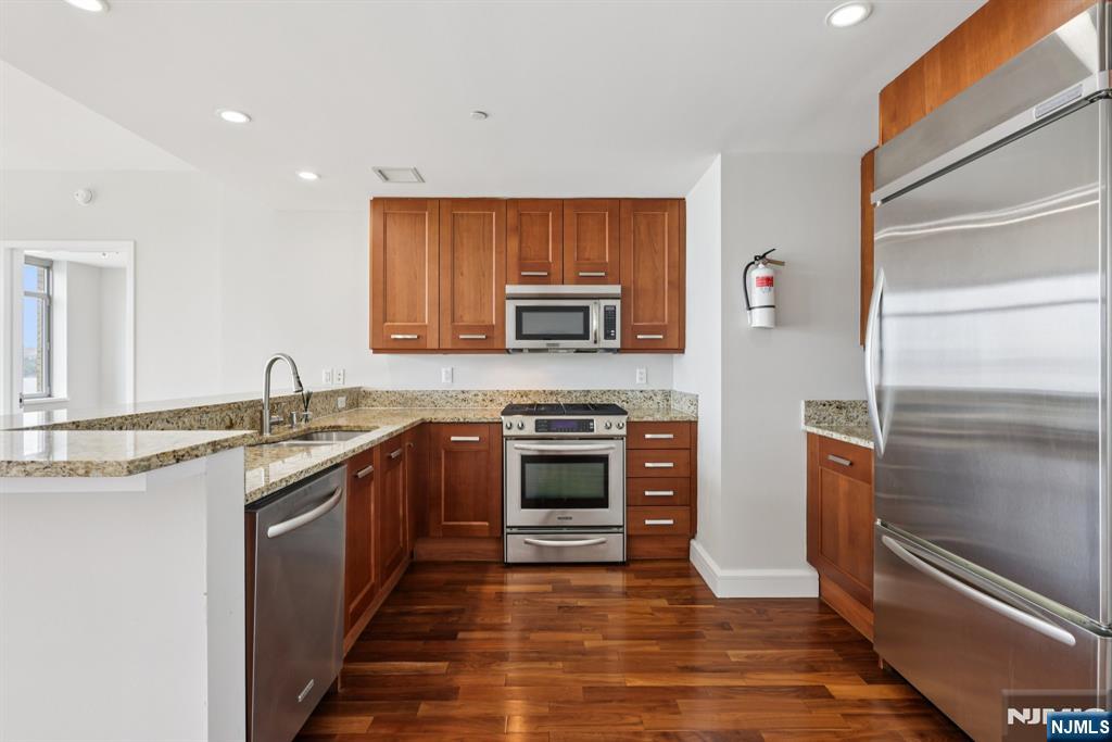 8100 River Road 1215