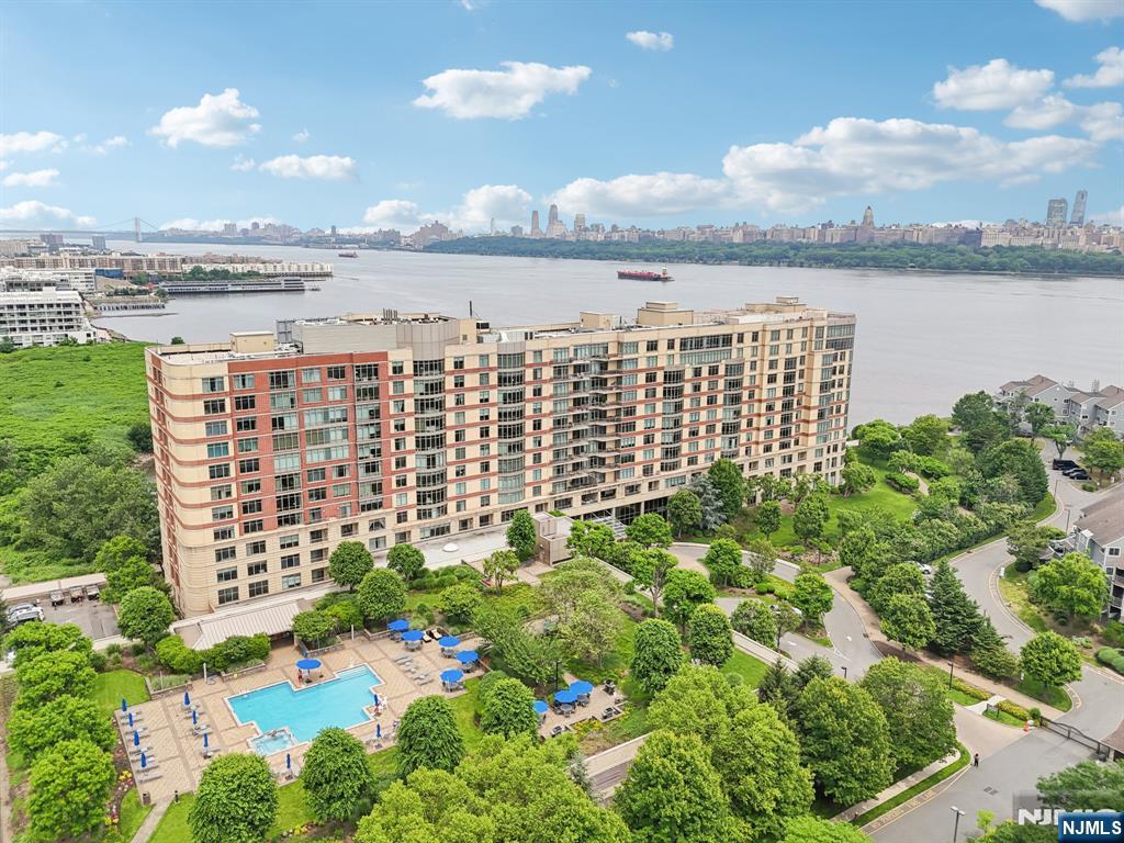 8100 River Road 1215