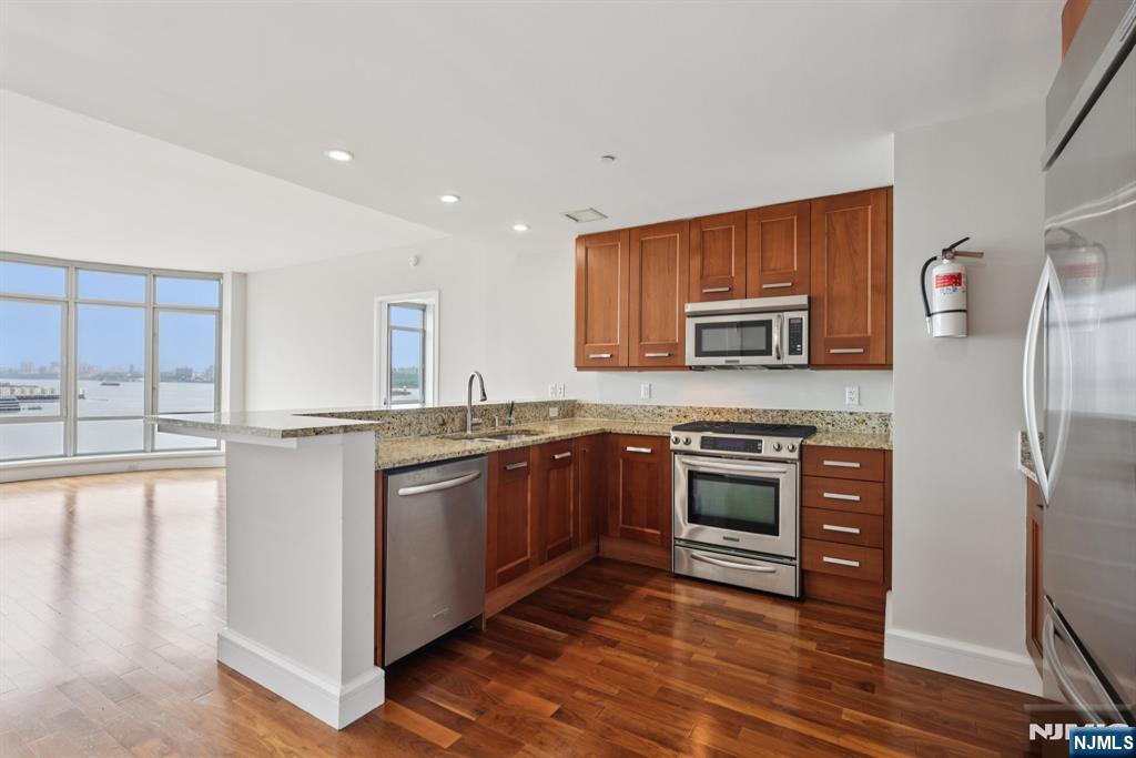 8100 River Road 1215