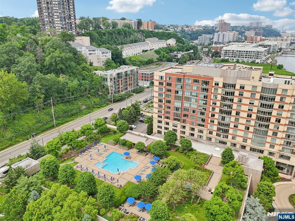 8100 River Road 1215