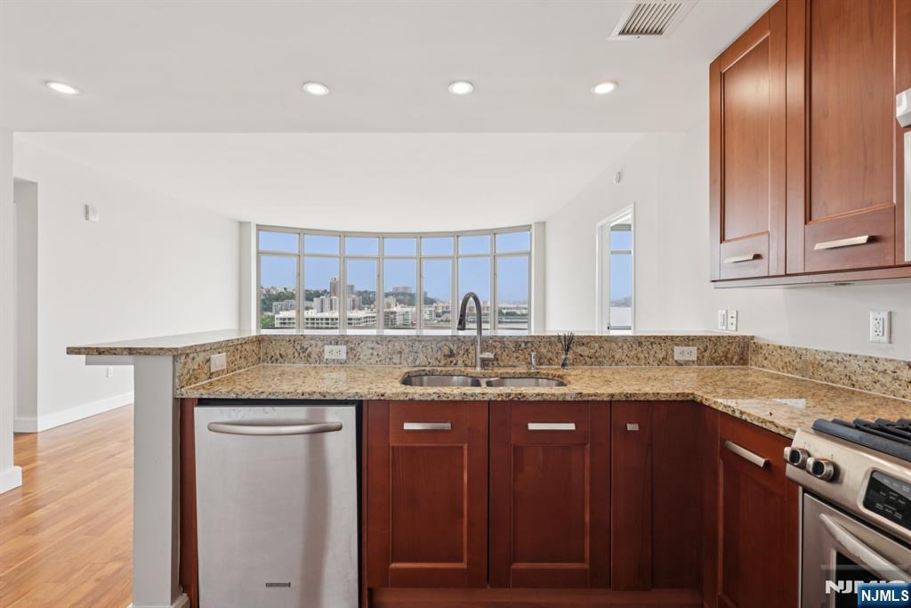 8100 River Road 1215