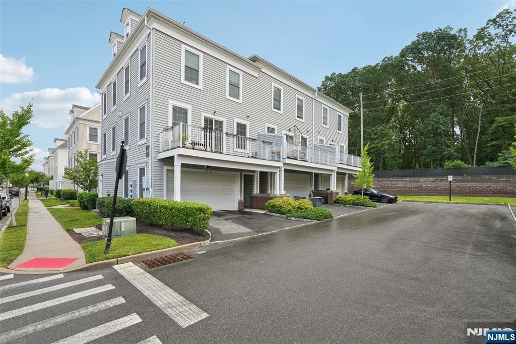 42 Roosevelt Drive
