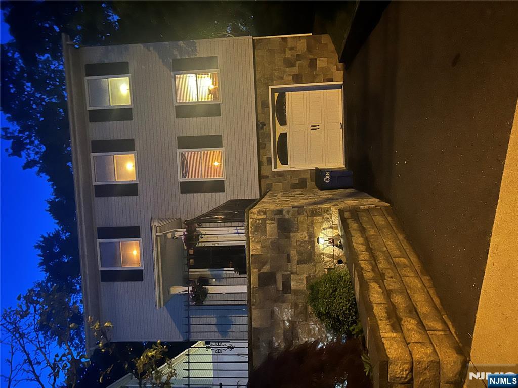 63 Macfarlan Avenue