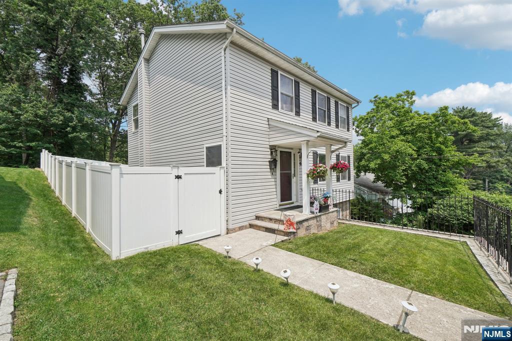 63 Macfarlan Avenue
