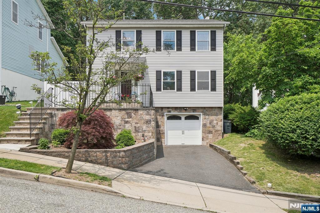 63 Macfarlan Avenue