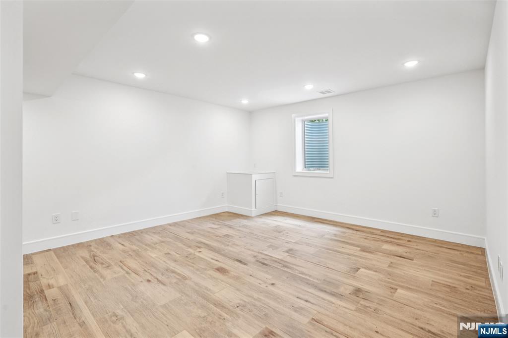 492 Oaktree Road