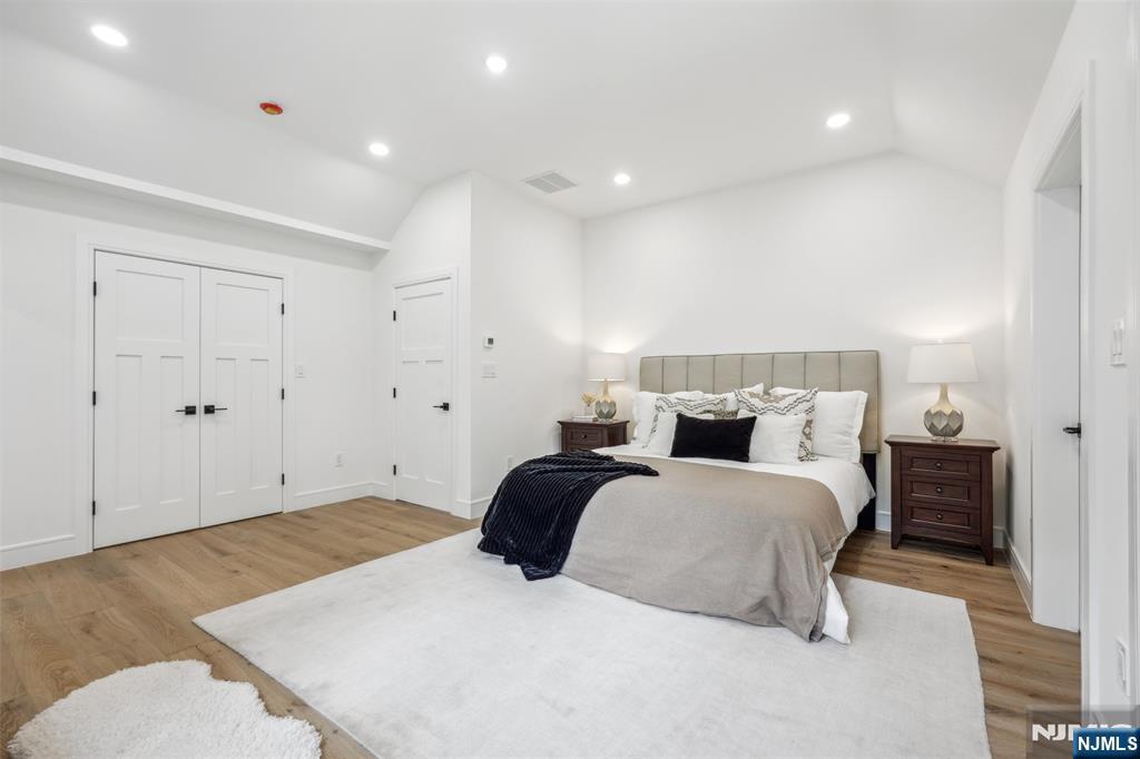 492 Oaktree Road