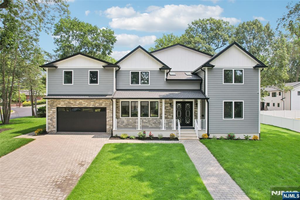 492 Oaktree Road