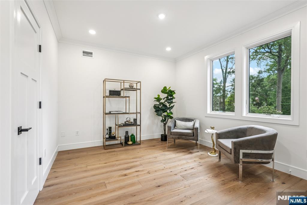 492 Oaktree Road