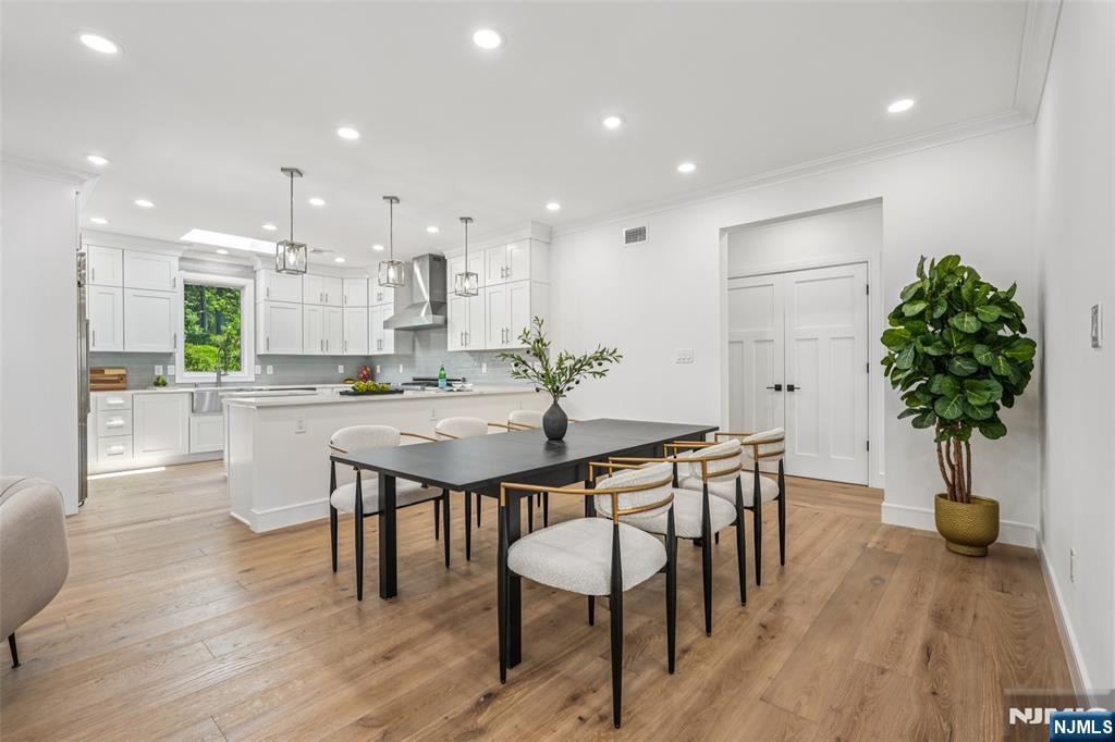 492 Oaktree Road