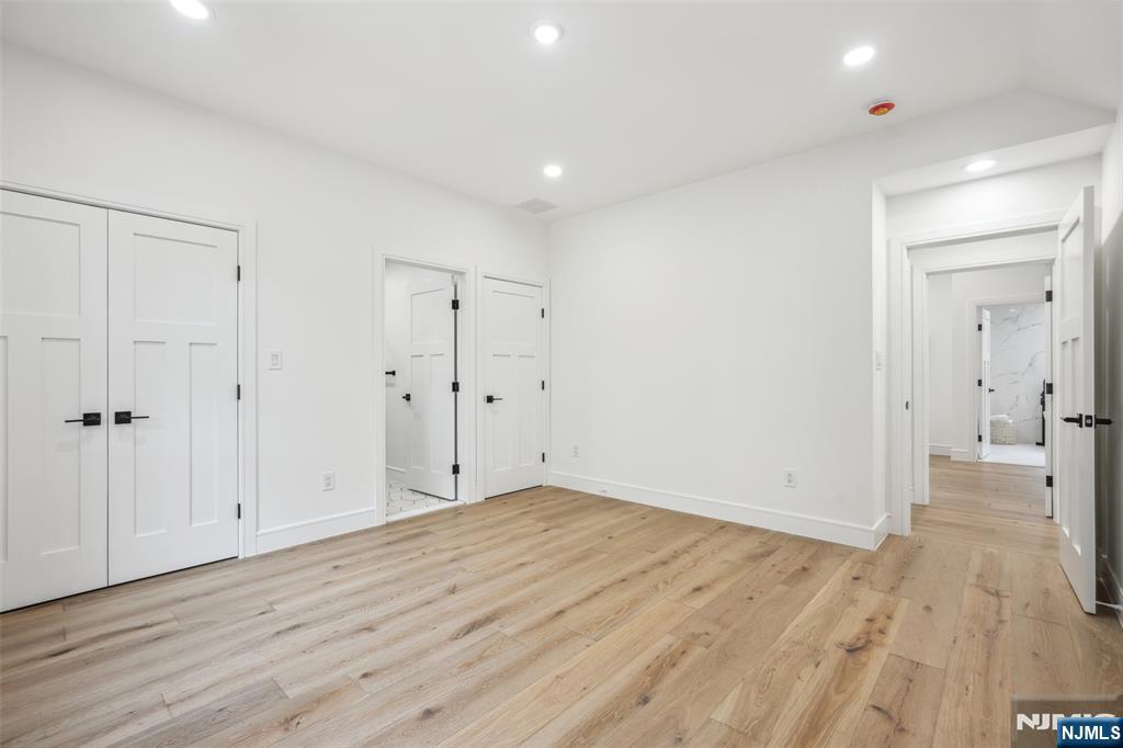492 Oaktree Road