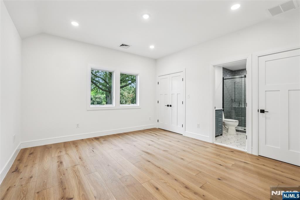 492 Oaktree Road