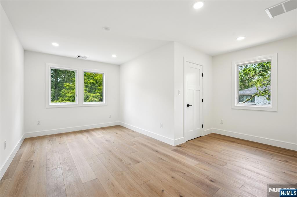 492 Oaktree Road
