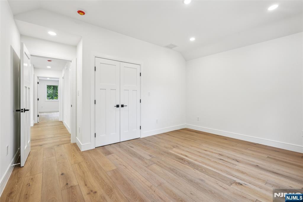 492 Oaktree Road