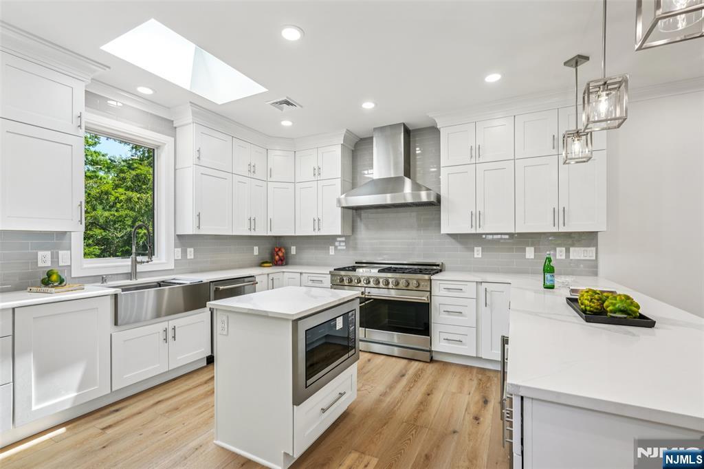 492 Oaktree Road